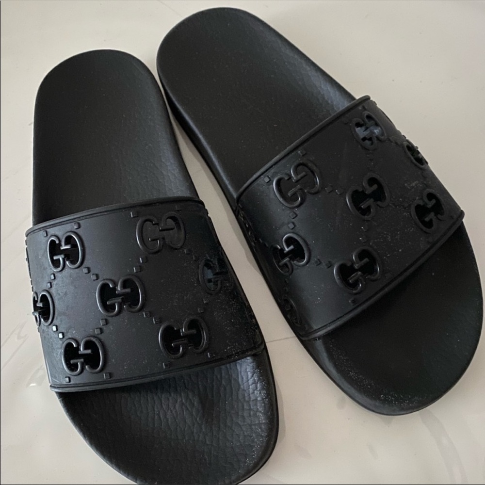 Authentic womens black Gucci slides size 40